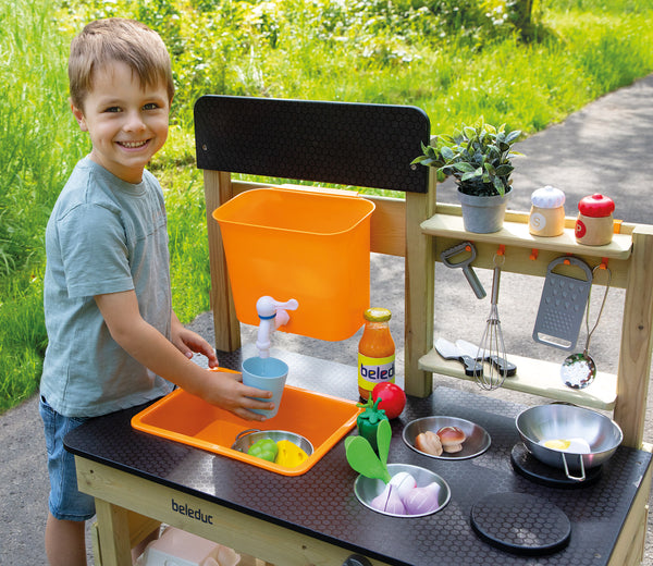 Furniture: Outdoor Play Kitchen